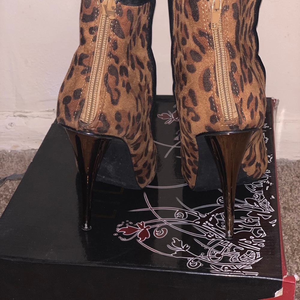 Shoes - Picture 2 of 3